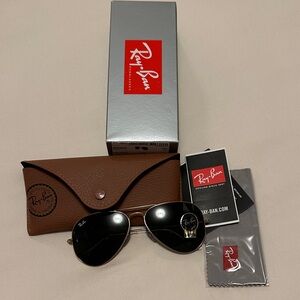 Ray Ban Black Aviator classic Sunglasses with Brown Case brand new